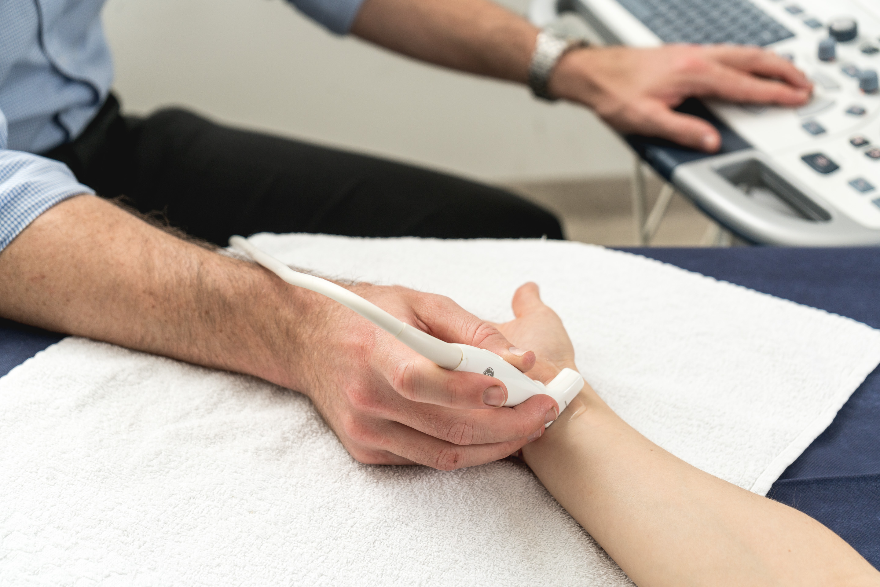 Doctor Doing Ultrasound & Euflexxa on Patient | Fowler Simmons Radiology | Fowler Simmons Radiology